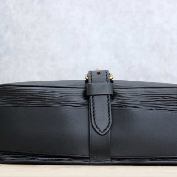 Louis Vuitton Vintage Epi Noir MM Cartouchière Crossbody - Picture 8 of 14